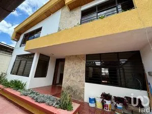 NEX-241347 - Casa en Venta, con 4 recamaras, con 3 baños, con 260 m2 de construcción.