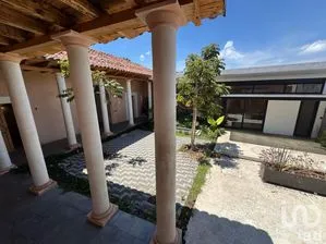 NEX-249039 - Casa en Renta, con 5 recamaras, con 5 baños, con 350 m2 de construcción.