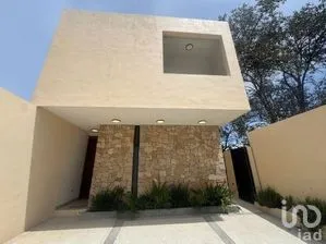NEX-249647 - Casa en Venta, con 3 recamaras, con 3 baños, con 115 m2 de construcción.
