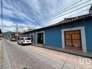 NEX-252004 - Casa en Renta, con 5 recamaras, con 6 baños, con 355 m2 de construcción.