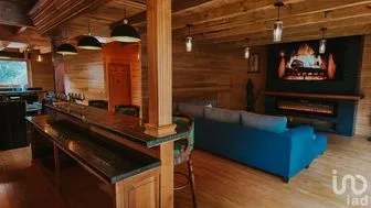 NEX-258652 - Casa en Venta, con 6 recamaras, con 5 baños, con 390 m2 de construcción.