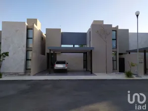 NEX-14309 - Casa en Renta, con 4 recamaras, con 4 baños, con 282 m2 de construcción en Playa del Carmen, CP 77710, Quintana Roo.