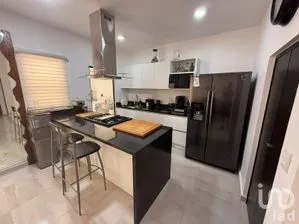 NEX-259767 - Casa en Renta, con 3 recamaras, con 3 baños, con 148 m2 de construcción.