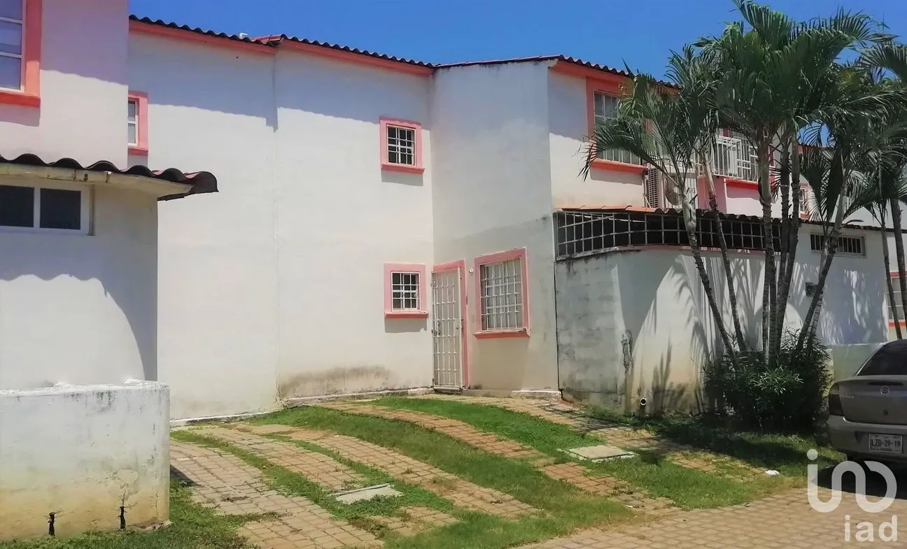 Casa en Venta en Llano Largo, Acapulco de Juárez, Guerrero | NEX-24300 | iad México | Foto 2 de 20