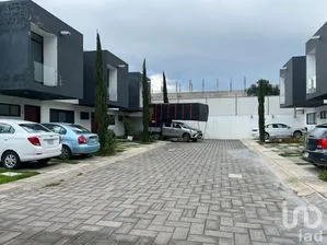 NEX-259605 - Casa en Venta, con 3 recamaras, con 2 baños, con 142 m2 de construcción en San Mateo Atenco Centro, CP 52100, México.