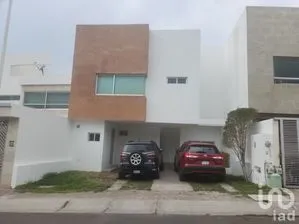 NEX-286605 - Casa en Renta, con 3 recamaras, con 2 baños, con 152 m2 de construcción en Residencial El Refugio, CP 76146, Querétaro.