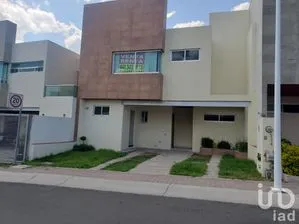 NEX-91231 - Casa en Renta, con 3 recamaras, con 2 baños, con 152 m2 de construcción en Residencial el Refugio, CP 76146, Querétaro.