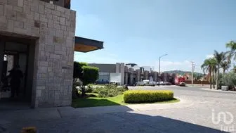 NEX-179869 - Casa en Venta, con 3 recamaras, con 2 baños, con 205 m2 de construcción.