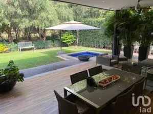 NEX-262562 - Casa en Venta, con 3 recamaras, con 3 baños, con 450 m2 de construcción.