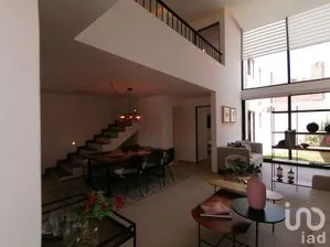 NEX-45129 - Casa en Venta, con 4 recamaras, con 4 baños, con 258 m2 de construcción.