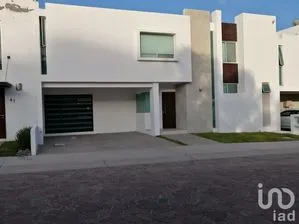 NEX-78170 - Casa en Venta, con 3 recamaras, con 2 baños, con 210 m2 de construcción en Cañadas del Lago, CP 76922, Querétaro.