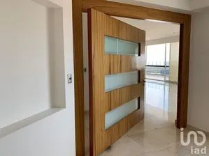 NEX-33063 - Departamento en Renta, con 3 recamaras, con 4 baños, con 301 m2 de construcción.