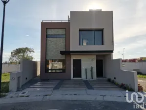 NEX-182277 - Casa en Venta, con 3 recamaras, con 3 baños, con 220 m2 de construcción en Zirándaro, CP 37749, Guanajuato.