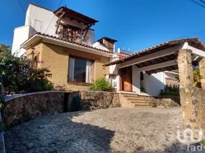 NEX-235371 - Casa en Venta, con 6 recamaras, con 6 baños, con 675 m2 de construcción.