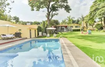 NEX-249416 - Casa en Venta, con 4 recamaras, con 3 baños, con 480 m2 de construcción.