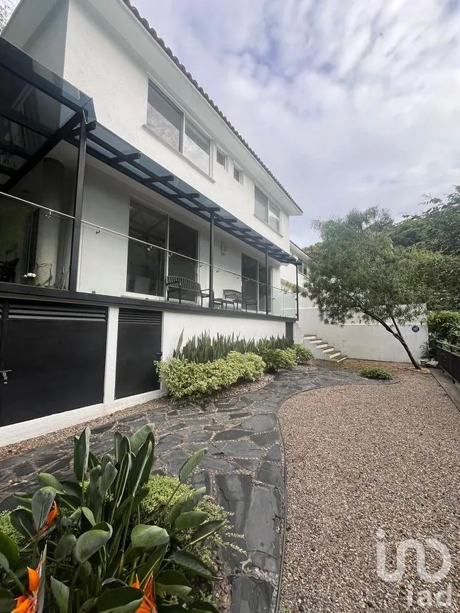 Casa en Venta en La Cañada, Cuernavaca, Morelos | NEX-291887 | iad México | Foto 2 de 18