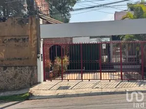 NEX-303773 - Oficina en Renta, con 3 recamaras, con 3 baños, con 232 m2 de construcción.