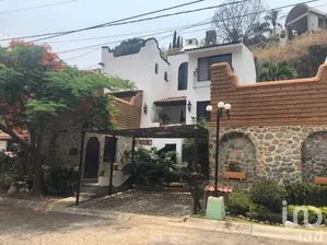 NEX-31185 - Casa en Renta, con 4 recamaras, con 3 baños, con 250 m2 de construcción en Lomas de Atzingo, CP 62180, Morelos.