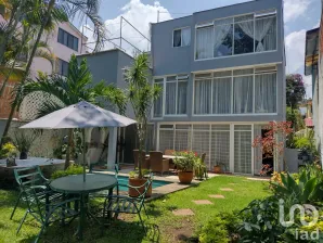NEX-46787 - Casa en Venta, con 4 recamaras, con 3 baños, con 216 m2 de construcción.
