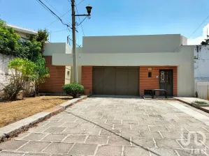NEX-173854 - Casa en Venta, con 4 recamaras, con 4 baños, con 803 m2 de construcción en Arbide, CP 37360, Guanajuato.