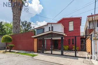 NEX-49721 - Casa en Venta, con 3 recamaras, con 4 baños, con 218 m2 de construcción en Jardines de San Mateo, CP 53240, México.