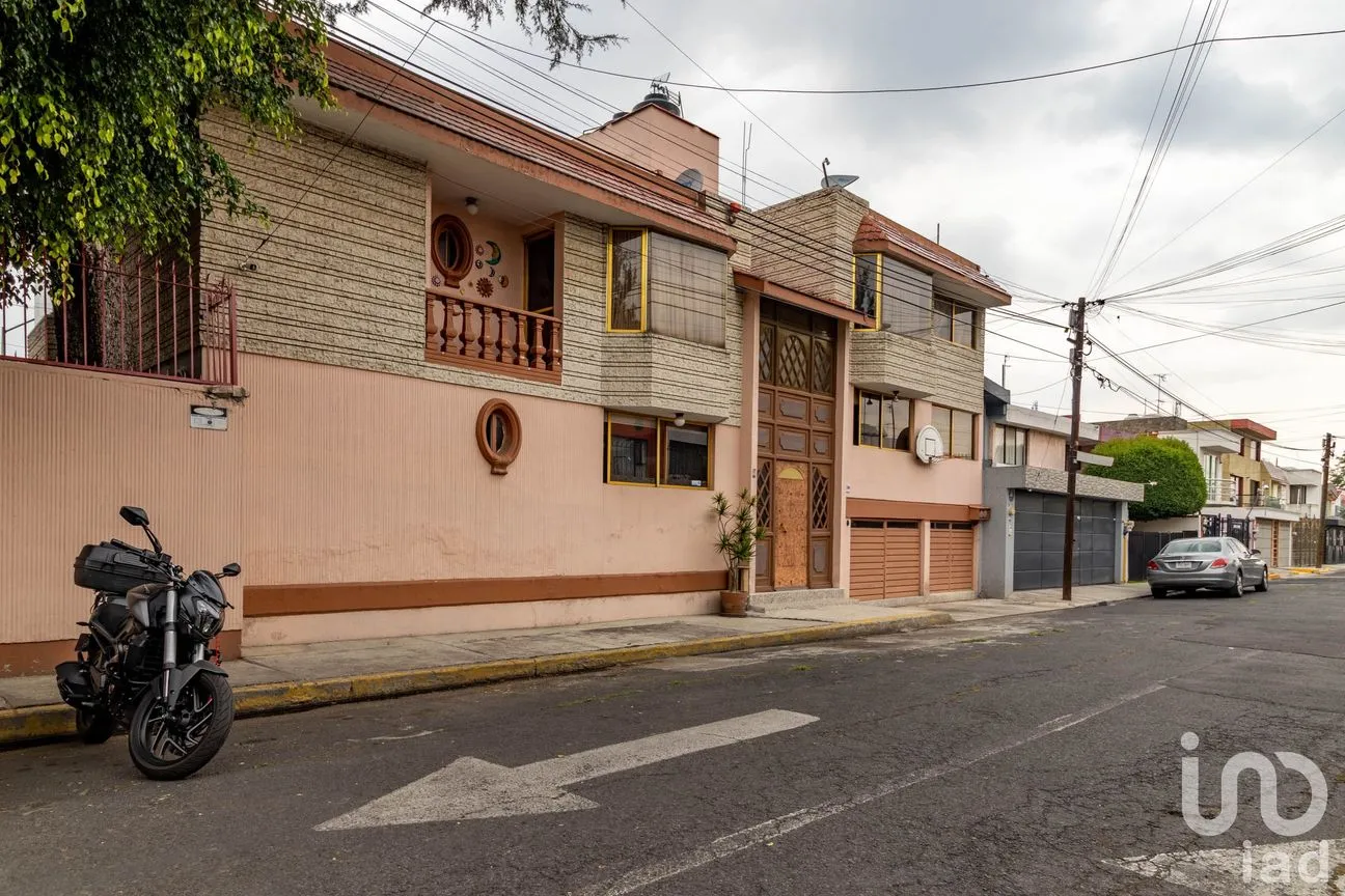 Casa en Venta en Residencial Villa Coapa, Tlalpan, Ciudad de México | NEX-149375 | iad México | Foto 1 de 24
