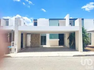 NEX-179686 - Casa en Renta, con 3 recamaras, con 3 baños, con 255 m2 de construcción en Aurea Residencial, CP 97203, Yucatán.