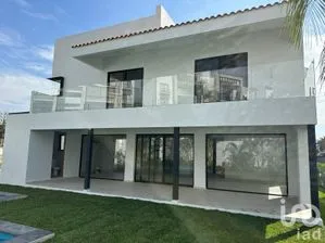 NEX-177586 - Casa en Venta, con 4 recamaras, con 4 baños, con 400 m2 de construcción en Paraíso Country Club, CP 62766, Morelos.
