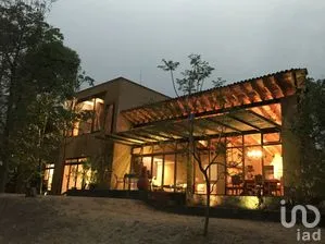 NEX-183673 - Casa en Venta, con 3 recamaras, con 3 baños, con 266 m2 de construcción en San Juan, CP 52440, México.