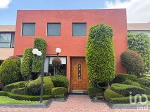 NEX-255884 - Casa en Renta, con 3 recamaras, con 3 baños, con 330 m2 de construcción.