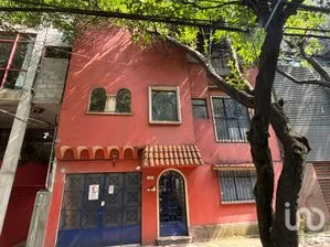 NEX-260610 - Oficina en Renta, con 3 recamaras, con 2 baños, con 220 m2 de construcción.