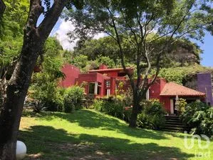 NEX-261828 - Casa en Venta, con 2 recamaras, con 3 baños, con 240 m2 de construcción.