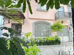 NEX-302065 - Casa en Venta, con 7 recamaras, con 3 baños, con 600 m2 de construcción.