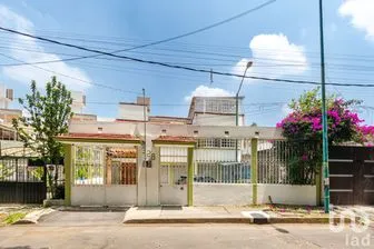 NEX-255846 - Casa en Venta, con 4 recamaras, con 2 baños, con 120 m2 de construcción.