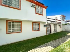 NEX-284011 - Casa en Venta, con 3 recamaras, con 2 baños, con 101 m2 de construcción en Llano Largo, CP 39906, Guerrero.