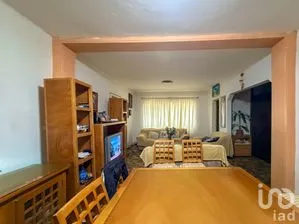 NEX-286261 - Departamento en Renta, con 3 recamaras, con 1 baño, con 120 m2 de construcción.