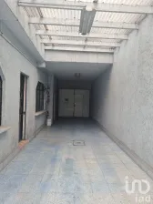 NEX-187114 - Oficina en Renta, con 4 recamaras, con 3 baños, con 380 m2 de construcción.