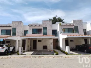 NEX-55912 - Casa en Venta, con 3 recamaras, con 4 baños, con 217 m2 de construcción en José G Parres, CP 62564, Morelos.
