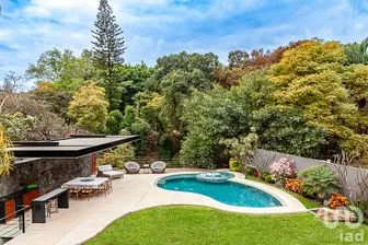 NEX-241053 - Casa en Venta, con 3 recamaras, con 5 baños, con 471 m2 de construcción.