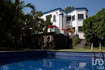 NEX-243599 - Casa en Venta, con 6 recamaras, con 5 baños, con 873 m2 de construcción.