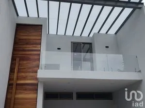 NEX-234023 - Casa en Venta, con 3 recamaras, con 3 baños, con 345 m2 de construcción.
