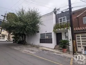NEX-297445 - Casa en Venta, con 4 recamaras, con 2 baños, con 231 m2 de construcción.