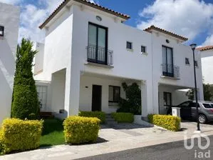 NEX-55470 - Casa en Venta, con 3 recamaras, con 2 baños, con 180 m2 de construcción en San Isidro, CP 76226, Querétaro.