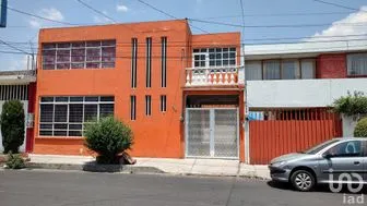 NEX-260682 - Casa en Venta, con 3 recamaras, con 5 baños, con 256 m2 de construcción en Sector Popular, CP 09060, Ciudad de México.