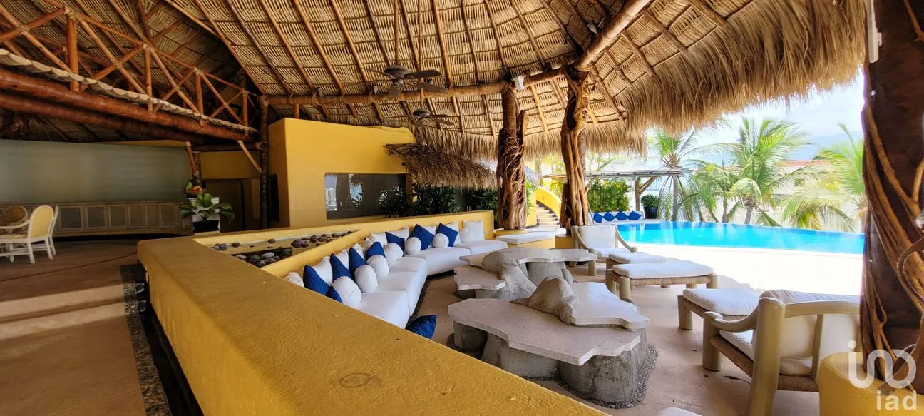 Casa en Venta en Playa Guitarrón, Acapulco de Juárez, Guerrero | NEX-170833 | iad México | Foto 2 de 38