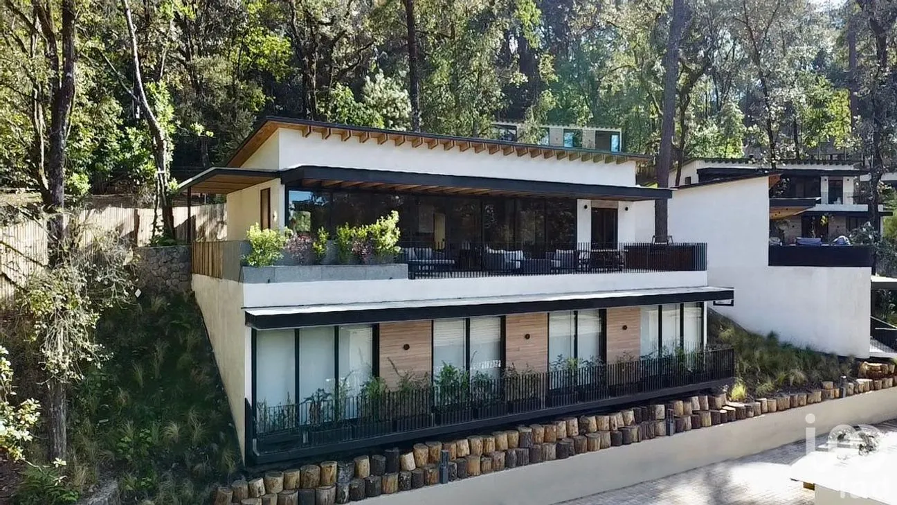Casa en Venta en Avándaro, Valle de Bravo, México | NEX-194992 | iad México | Foto 2 de 29