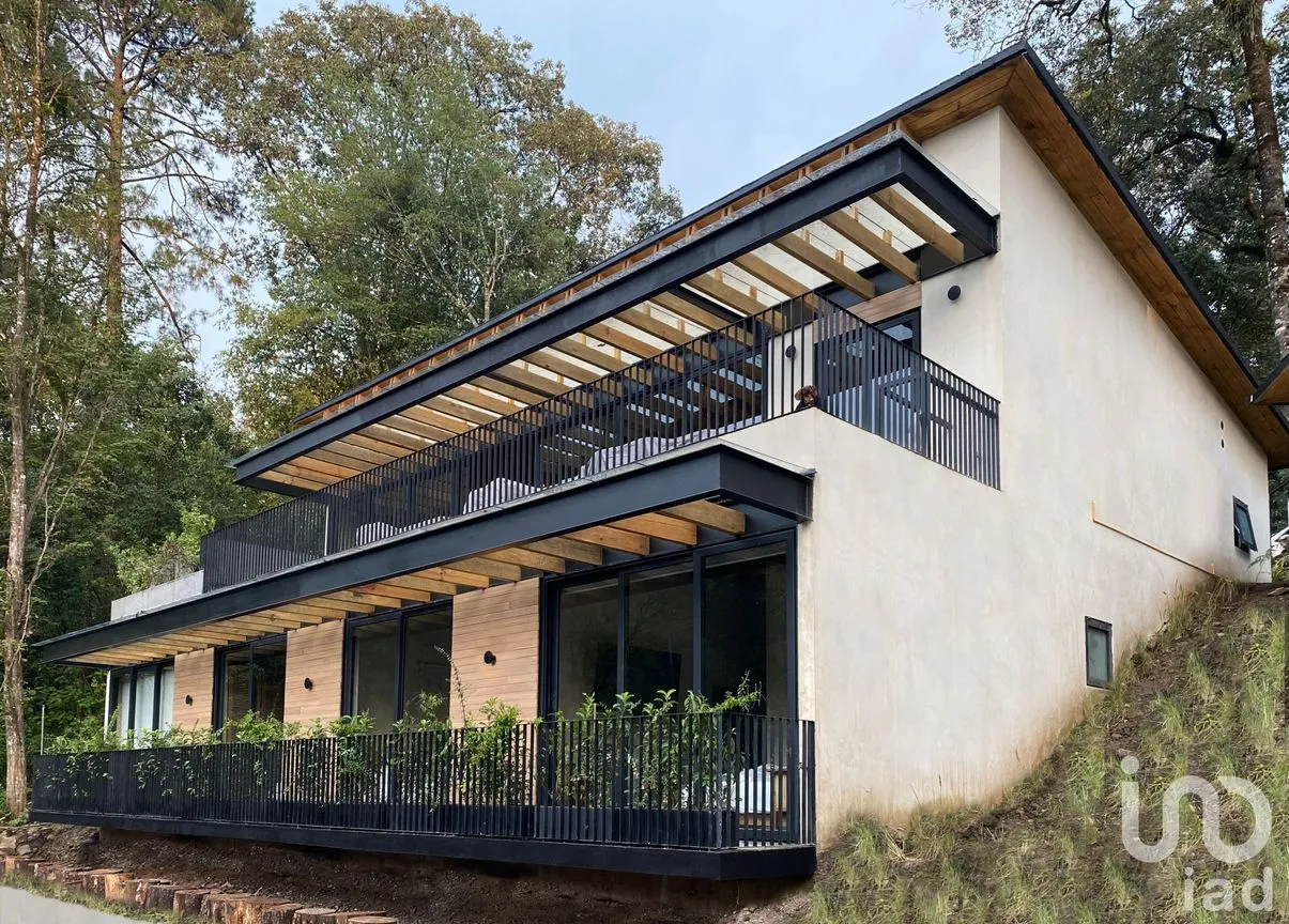 Casa en Venta en Avándaro, Valle de Bravo, México | NEX-194992 | iad México | Foto 3 de 29