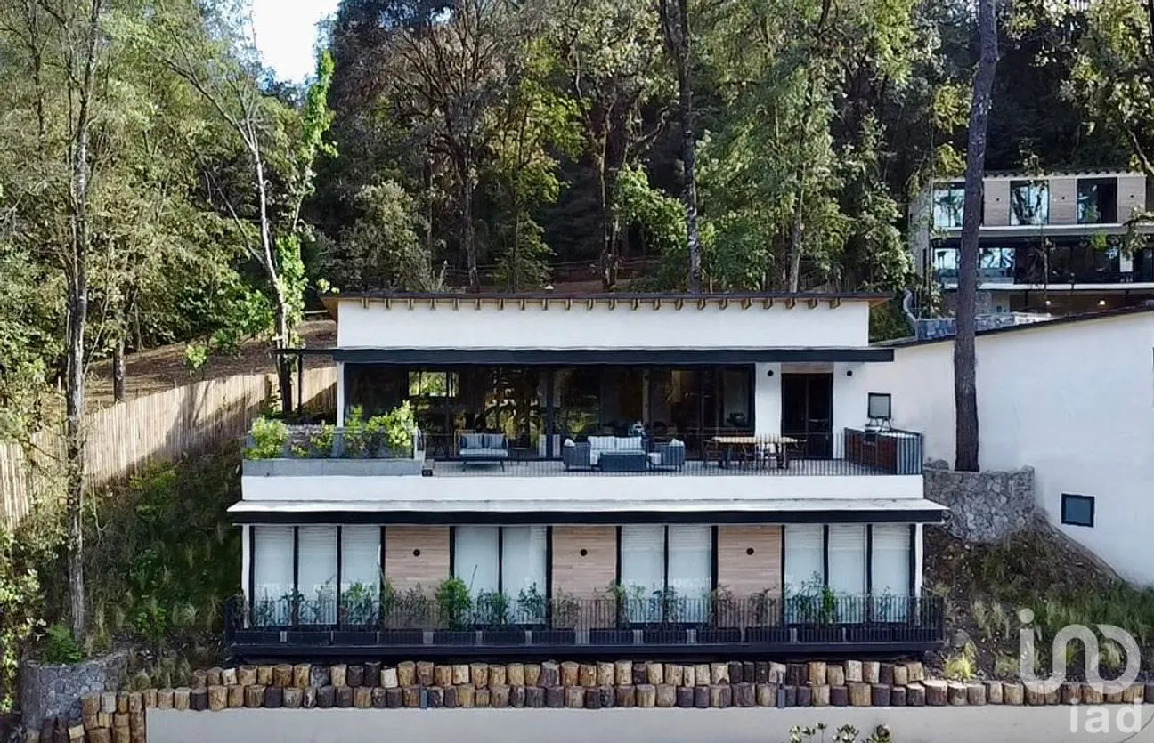 Casa en Venta en Avándaro, Valle de Bravo, México | NEX-194992 | iad México | Foto 1 de 29