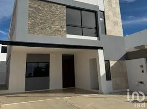 NEX-261424 - Casa en Venta, con 4 recamaras, con 3 baños, con 282 m2 de construcción en Altabrisa Residencial, CP 82112, Sinaloa.