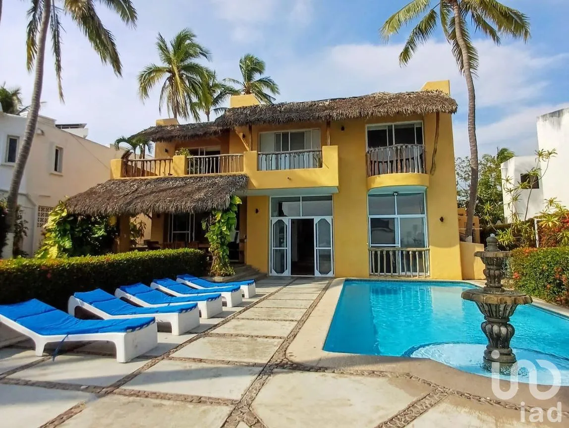 Casa en Venta en Club Santiago, Manzanillo, Colima | NEX-285906 | iad México | Foto 1 de 12